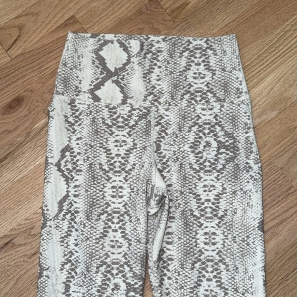 Beach Riot Sport Ayla Taupe Snake Print Leggings - Picture 3 of 9